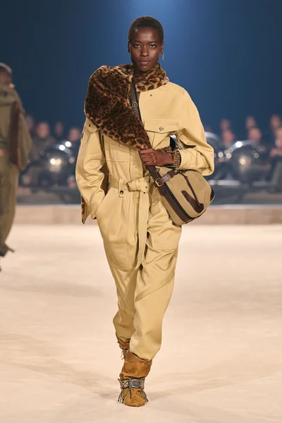 Look 19